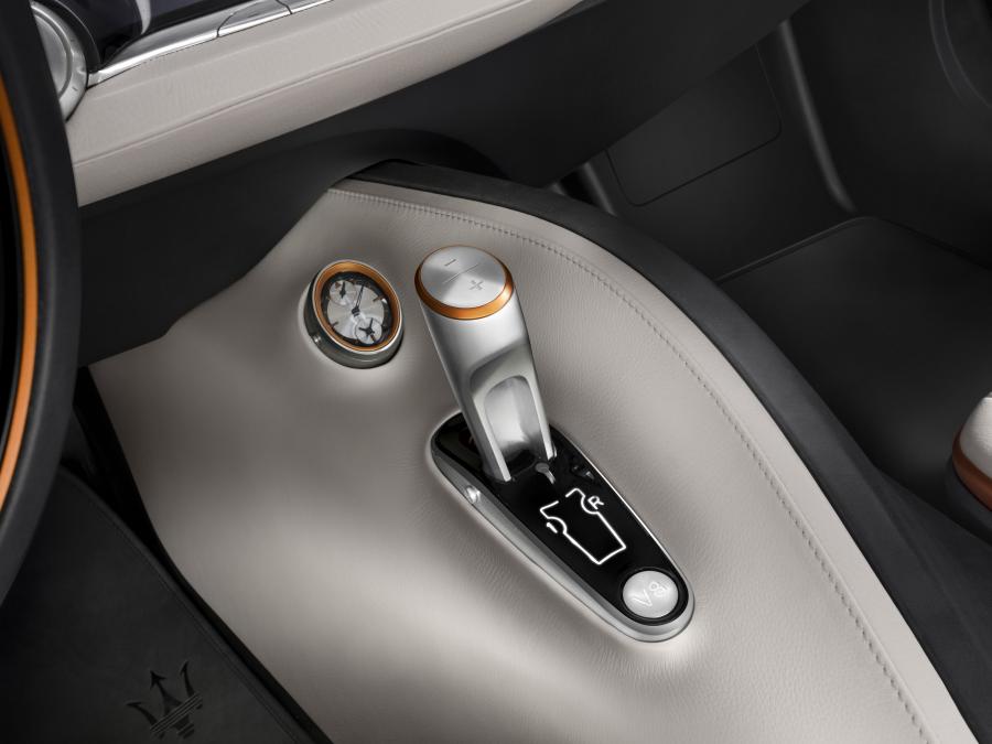 Детали интерьера Maserati Alfieri Concept 2014 года  (фото 19 из 31)
